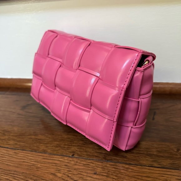 Urban Expressions Pink Crossbody or Clutch with Gold Chain- NWOT - Picture 1 of 9